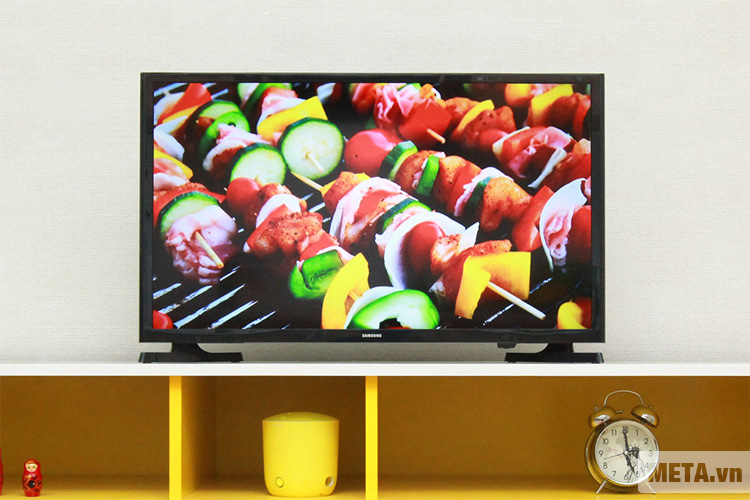 Tivi internet Samsung 32 inch UA32J4303AKXXV được thiết kế kiểu dáng hiện đại, sang trọng.
