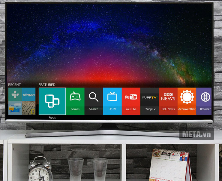 Tivi smart Samsung 40 inch Full HD UA40J5500AKXXV với giao diện internet thông minh.