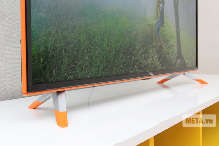 Tivi Smart Zing TCL 40 inch 40Z1-O chân đế chắc chắn, tinh tế