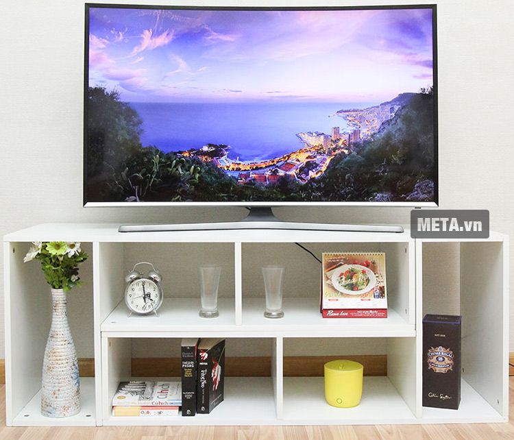 Tivi màn hình cong Samsung 48 inch Full HD UA48J6300 với thiết kế sang trọng, hiện đại.