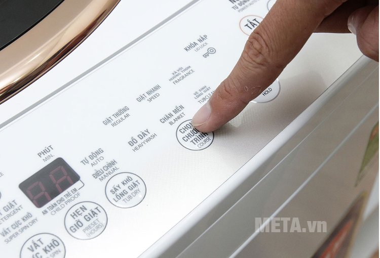 Nút chọn chương trình giặt bằng tiếng Việt, thân thiện với người dùng.