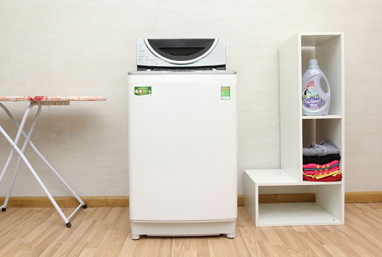 Máy giặt được thiết kế thon gọn, hiện đại.