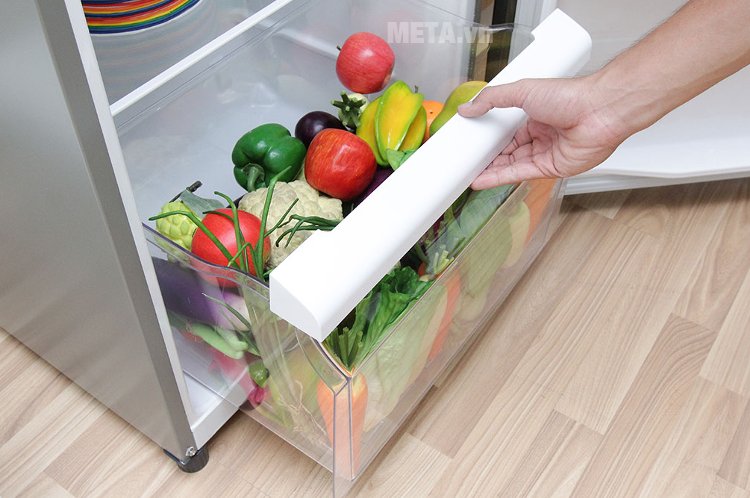 Khay đựng rau củ quả cực rộng, bạn thoải mái tích trữ thực phẩm.