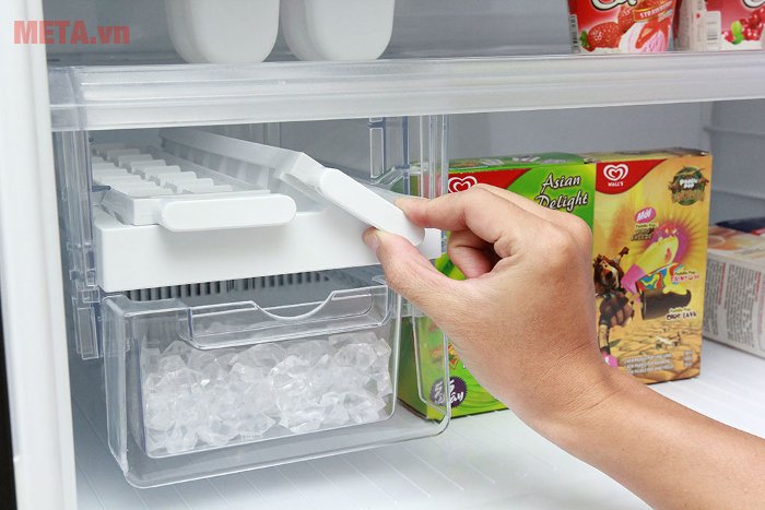 Tủ lạnh 585 lít Sharp SJ-XP590PG-BK có chức năng làm đá nhanh