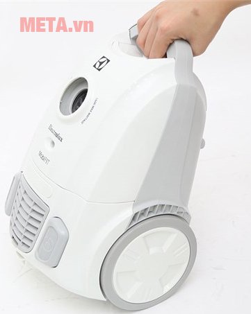 Máy hút bụi Electrolux Z2405 rất gọn nhẹ, đỡ tốn công sức khi sử dụng