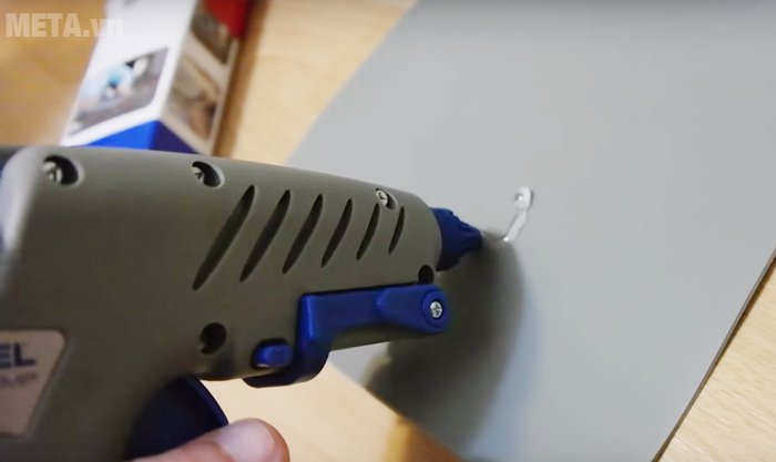 Súng bắn keo Dremel Glue Gun 940 cho keo ra chuẩn, nhanh