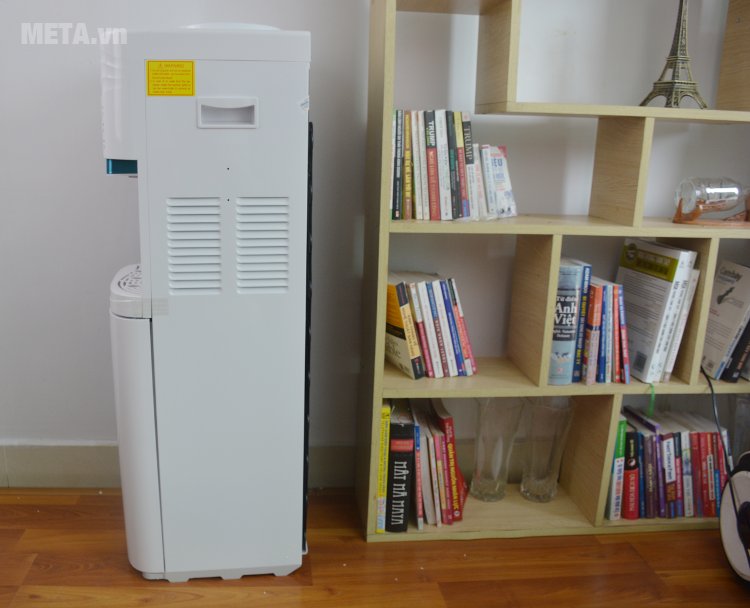 Mặt bên của cây nước nóng lạnh cao cấp Midea YL1631S-B thiết kế tiện lợi