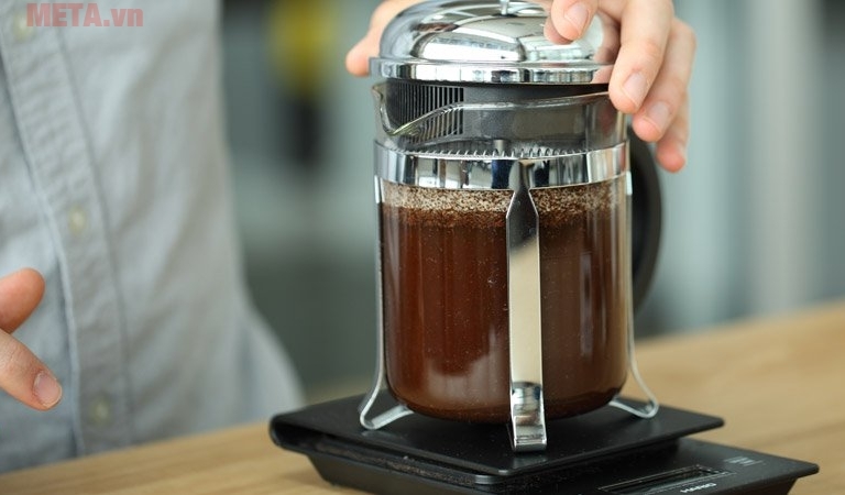 Bình pha cà phê kiểu Pháp French Press 350ml giúp bạn chế biến được nhiều ly hơn. 