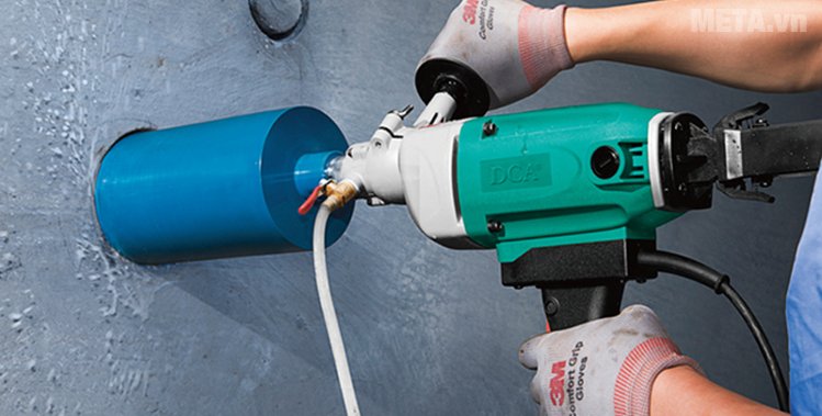 Máy khoan đá DCA AZZ190 được làm từ chất liệu thép cứng cao cấp, bền bỉ