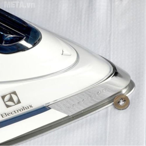 Bàn là Electrolux ESI6123 có thiết kế đầu bàn ủi nhọn