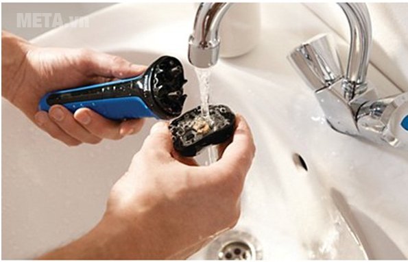 Máy cạo râu Philips AT600 dễ vệ sinh sau khi dùng