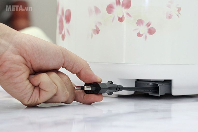 Nồi cơm điện nắp gài Panasonic SR-MEV18 - 1.8 lít có dây nguồn rút gọn Nồi cơm điện nắp gài Panasonic SR-MEV18 - 1.8 lít có dây nguồn rút gọn