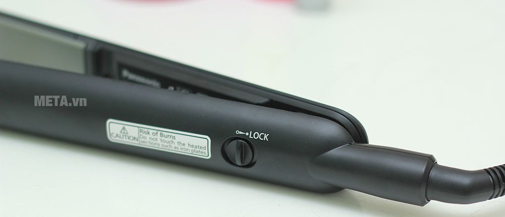 Máy tạo kiểu tóc Panasonic EH-HV20-K645 với nút khóa tiện lợi Máy tạo kiểu tóc Panasonic EH-HV20-K645 với nút khóa tiện lợi