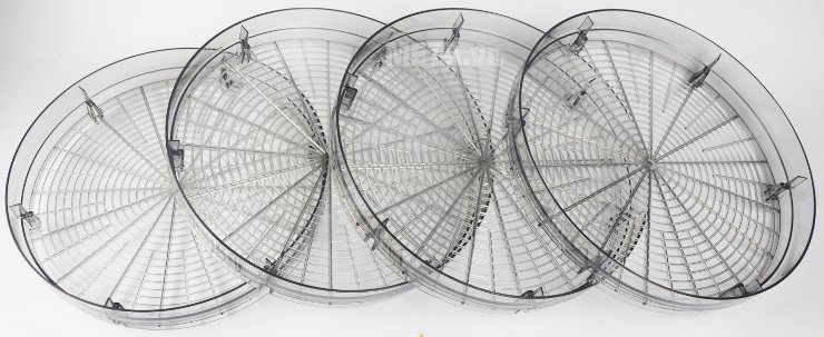 Các khay sấy của máy sấy thực phẩm Zelmer FD1002 có thể tháo rời để vệ sinh và cất giữ. Các khay sấy của máy sấy thực phẩm Zelmer FD1002 có thể tháo rời để vệ sinh và cất giữ.