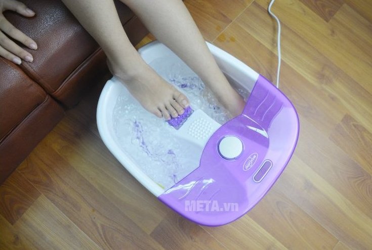 Bồn ngâm massage chân Max-641C có dây nguồn dài, tiện lợi