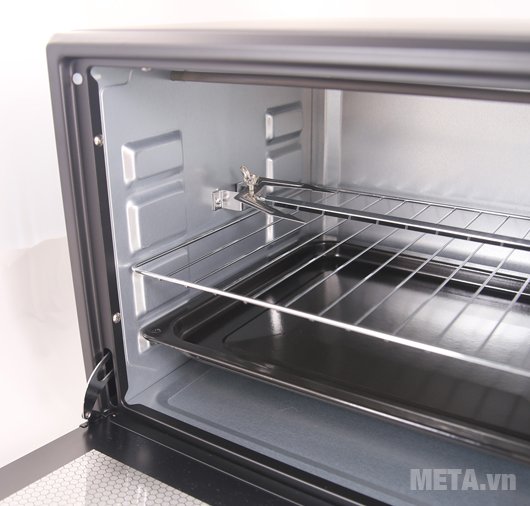 Lò nướng Sunhouse SHD4222 có thanh xiên nướng được làm bằng inox