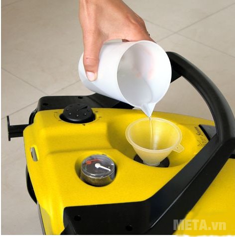 Máy rửa xe hơi nước nóng Lavor Skyvap dễ dàng sử dụng 