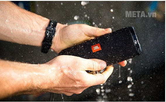 Loa Bluetooth JBL Flip 3 với thiết kế hiện đại 
