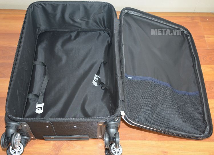 Bên trong vali 4 bánh xoay VLX011 20 inch thiết kế dây đai cố định đồ dùng.