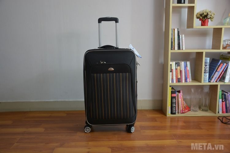 Vali 4 bánh xoay VLX011 28 inch với sức chứa lên tới 30kg hàng hóa