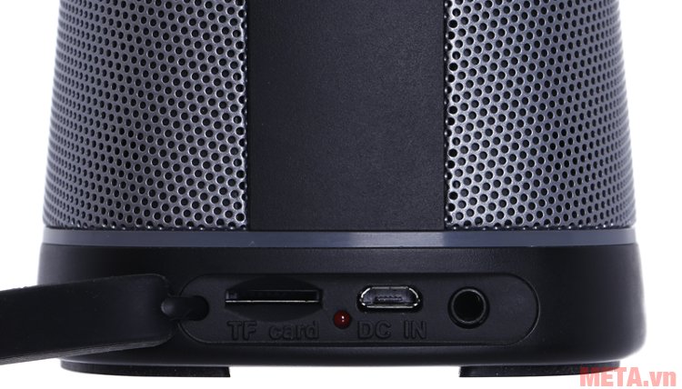  Các cổng kết nối trên loa Fenda W7