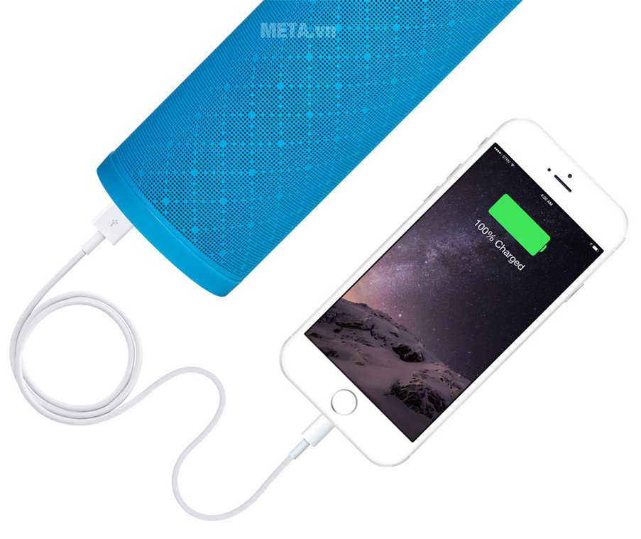 Loa Edifier MP280 có cổng USB để sạc điện thoại 