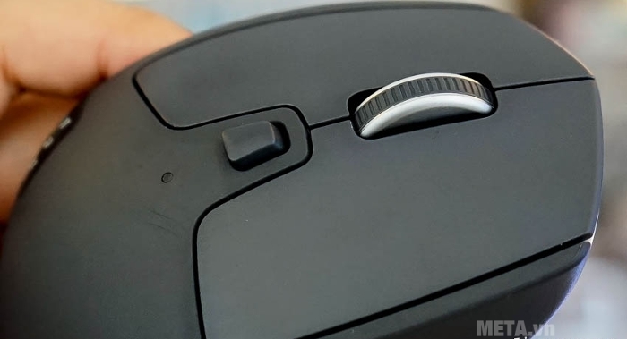 Chuột Logitech M720 có con lăn mượt mà, độ bám sát tốt 