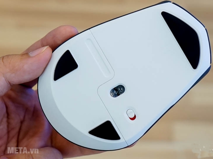 Nút nguồn được thiết kế phía dưới rất tinh tế