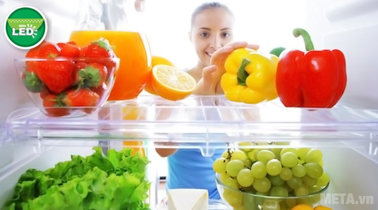 Tủ lạnh Aqua 110 lít AQR-125BN có đèn led bên trong tủ