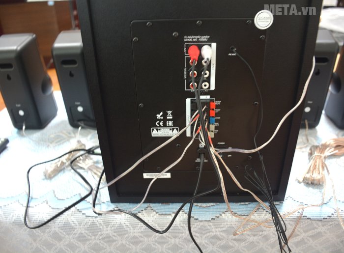 Loa Fenda F6000U khi được kết nối loa vệ tinh với loa siêu trầm Loa Fenda F6000U khi được kết nối loa vệ tinh với loa siêu trầm