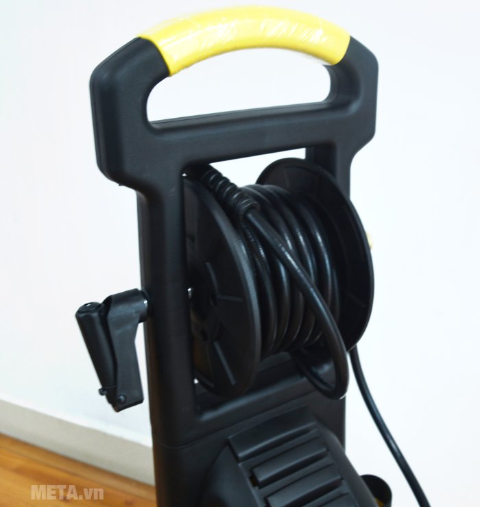 Máy rửa xe V-JET VJ 130 có dây dài giúp di chuyển đến nhiều nơi Máy rửa xe V-JET VJ 130 có dây dài giúp di chuyển đến nhiều nơi