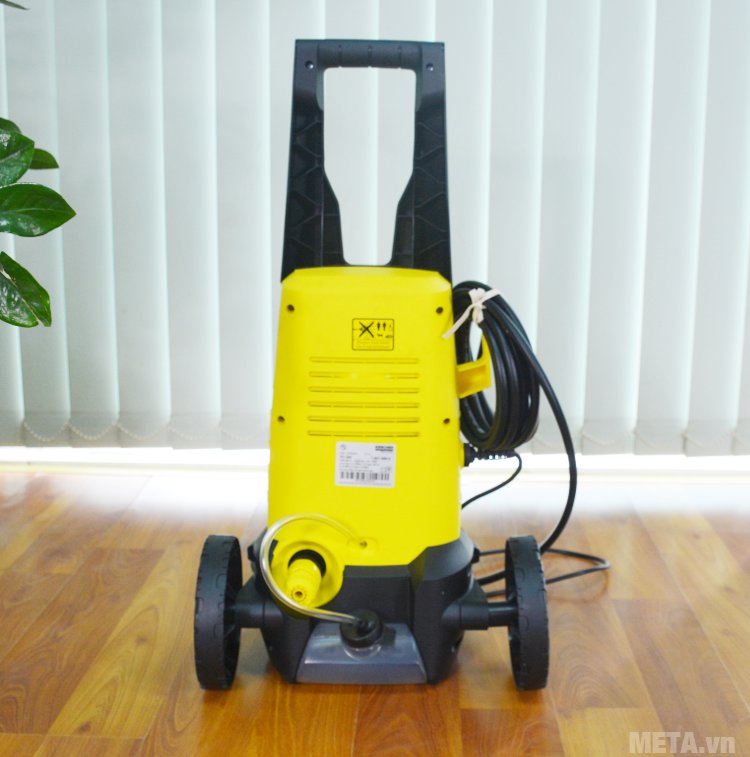 Máy phun áp lực Karcher K2 360 có áp lực phun lên tới 120 bar