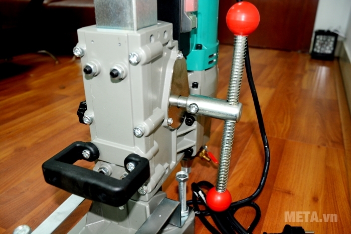Máy khoan rút lõi bê tông DCA AZZ02-250 (Z1Z-FF02-250) đảm bảo an toàn cho người sử dụng.