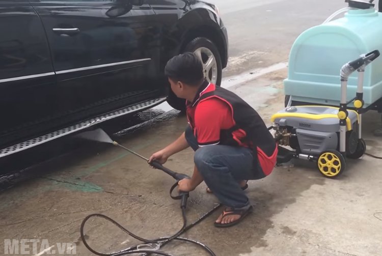 Máy rửa xe tự ngắt Jeeplus JPS-F500 dễ dàng phun xịt gầm xe ô tô  Máy rửa xe tự ngắt Jeeplus JPS-F500 dễ dàng phun xịt gầm xe ô tô
