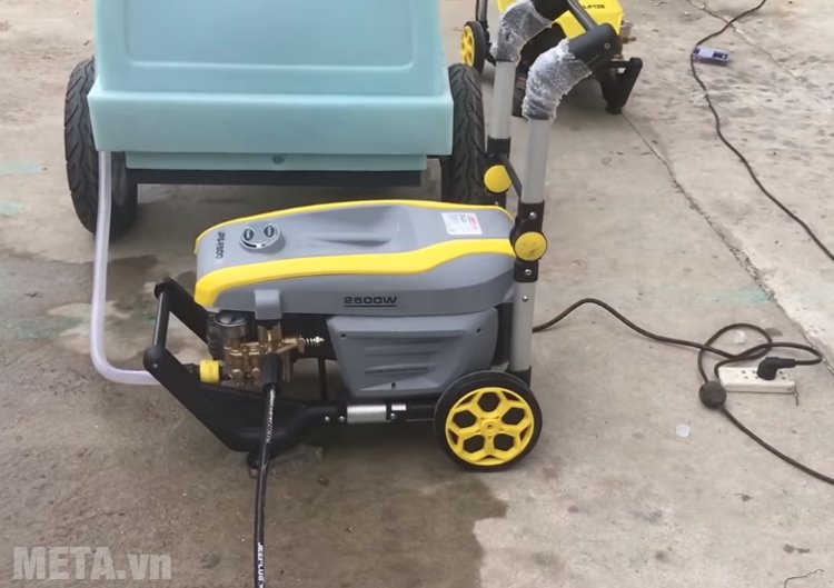 Máy rửa xe tự ngắt Jeeplus JPS-F500 có bánh xe di chuyển dễ dàng  Máy rửa xe tự ngắt Jeeplus JPS-F500 có bánh xe di chuyển dễ dàng
