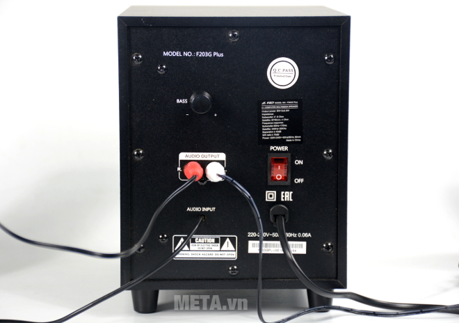 Cổng vào Output, mở nguồn, âm Bass tích hợp mặt sau của loa