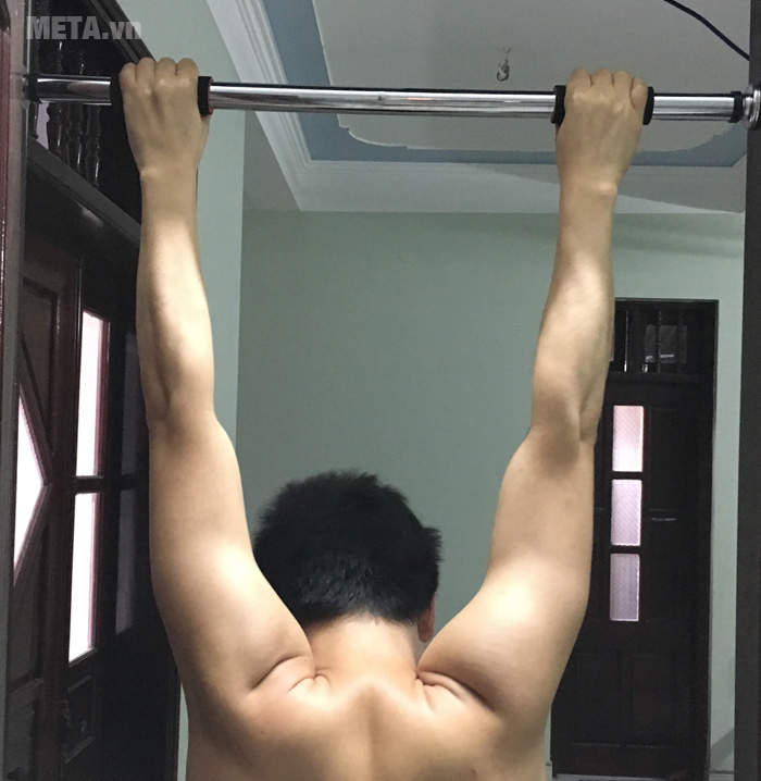 Xà đơn treo tường 1.2m X3012 dễ dàng điều chỉnh được độ dài ngắn của thanh xà.