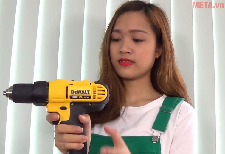 Máy khoan vặn vít dùng pin DeWalt DCD771C2 có thể điều chỉnh mô men xoắn 