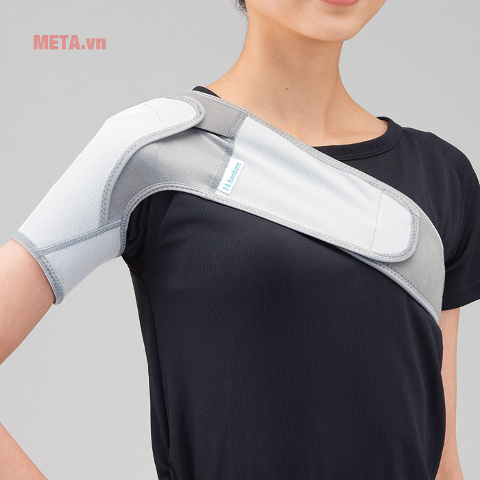 Đai nâng Vai Mesh Up Shoulder hỗ trợ cố định vùng vai.