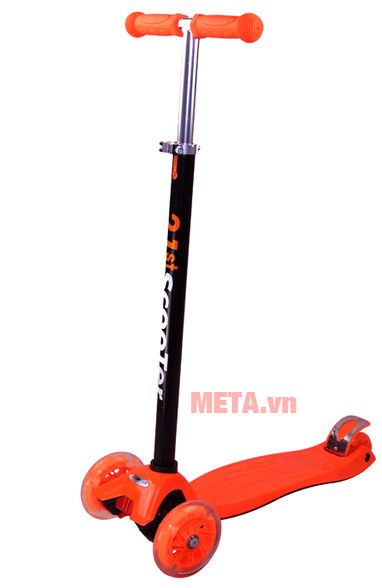 Xe scooter màu cam 