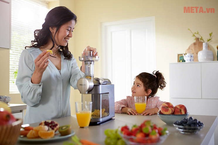 Máy ép trái cây Philips HR1897 dễ dàng sử dụng 