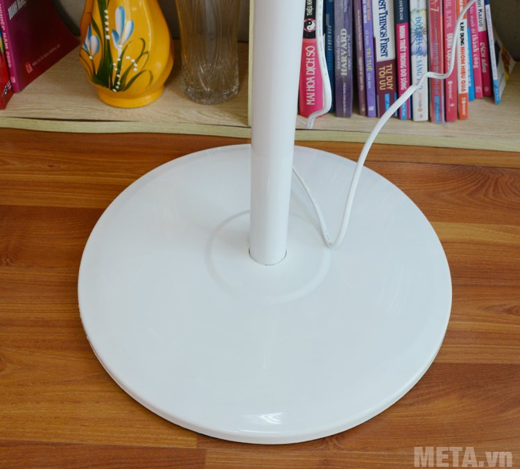 Quạt cây Midea FS40-16JR có chân đế hình trụ tròn vững chắc  Quạt cây Midea FS40-16JR có chân đế hình trụ tròn vững chắc