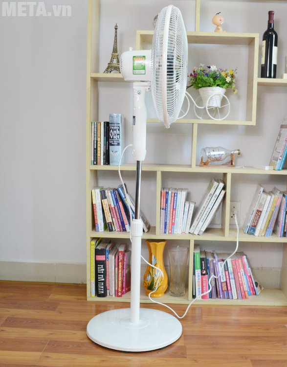 Quạt cây Midea FS40-16JR cho phép điều chỉnh độ cao của thân quạt  Quạt cây Midea FS40-16JR cho phép điều chỉnh độ cao của thân quạt