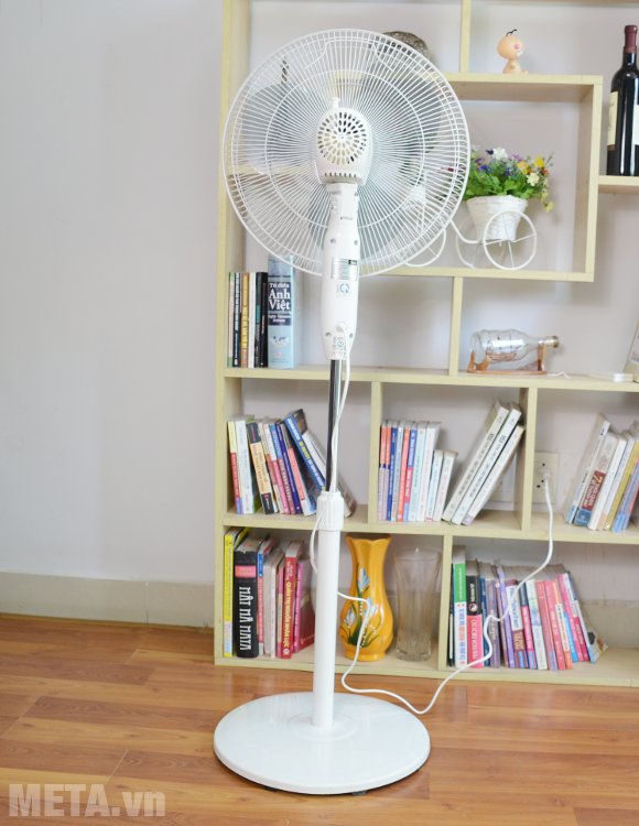 Mặt sau của quạt cây Midea FS40-16JR  Mặt sau của quạt cây Midea FS40-16JR