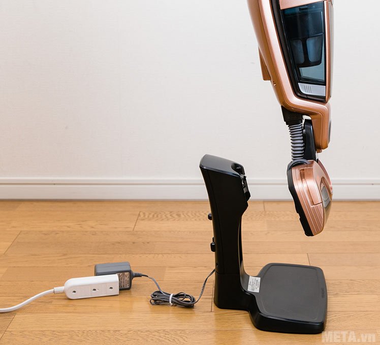 Máy hút bụi cầm tay Electrolux ZB3114AK kèm củ sạc pin Máy hút bụi cầm tay Electrolux ZB3114AK kèm củ sạc pin