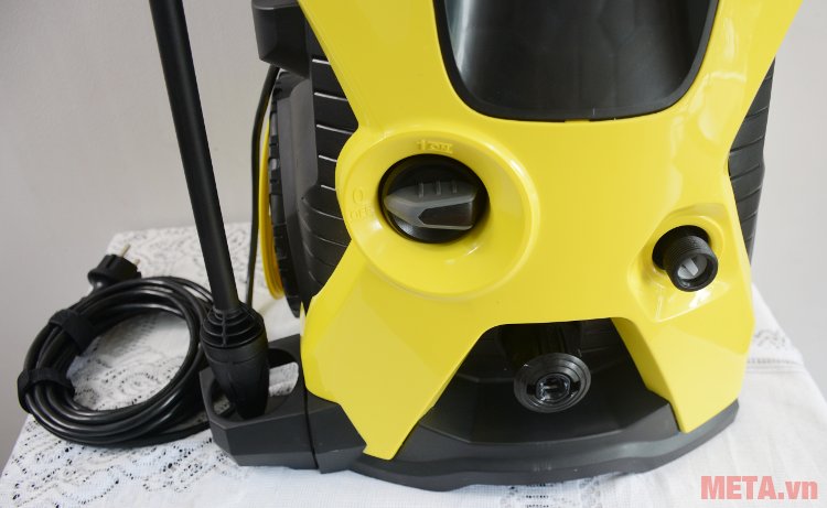 Máy phun áp lực cao Karcher K5 có công tắc nguồn phía trước thân máy 