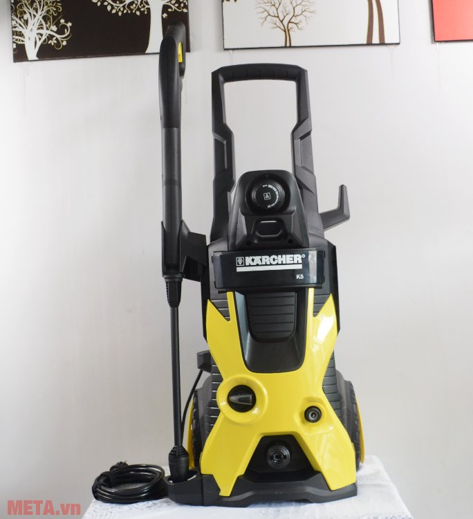 Máy phun áp lực cao Karcher K5 có màu vàng đen sang trọng 