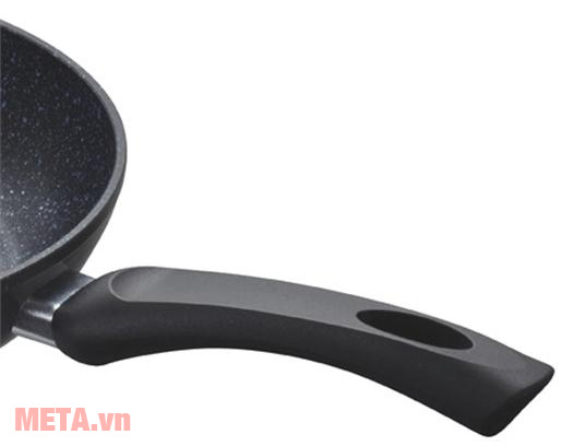 Chảo chống dính Fissler Stardust có tay cầm chắc chắn 