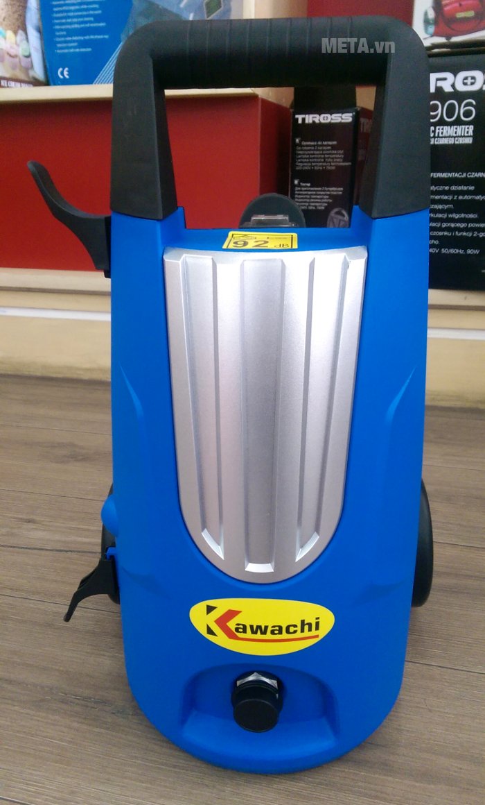 Máy xịt rửa cao áp Kawachi được thiết kế tiện lợi 