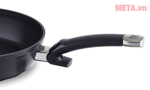 Chảo chống dính Fissler Alux cao cấp 20cm với tay cầm cách nhiệt 